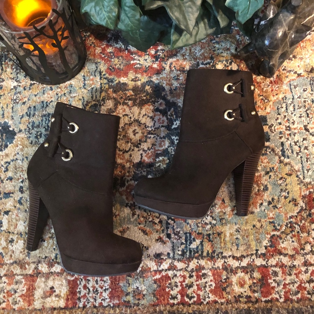 🎭  Rich Chocolate Colored Velvet Ankle Boots🍩